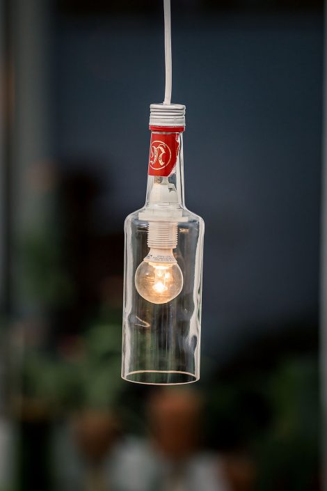 rustikale Teelicht Lampe aus einer Weinflasche