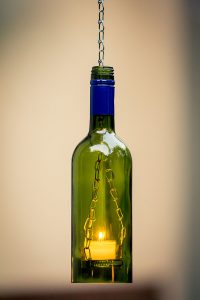 Ambientelampe mit Teelicht aus einer Weinflasche