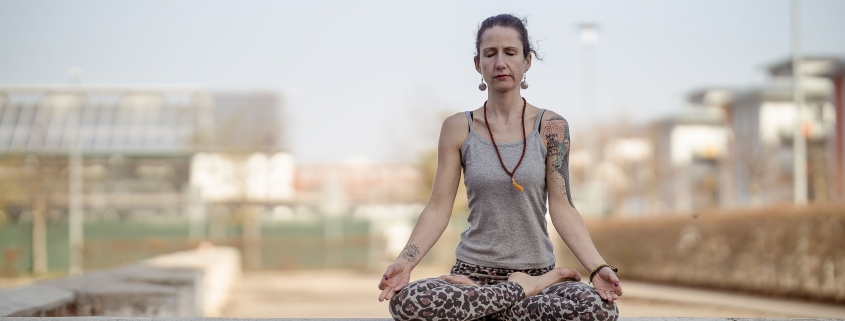 urbanes Yoga Fotoshooting mit Frederike Fernández Canon EOS R & Canon RF 85mm f1.2