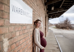 Babybauch Fotoshooting Outdoor am Zughafen Canon EOS R6 & EF 35mm f2.5