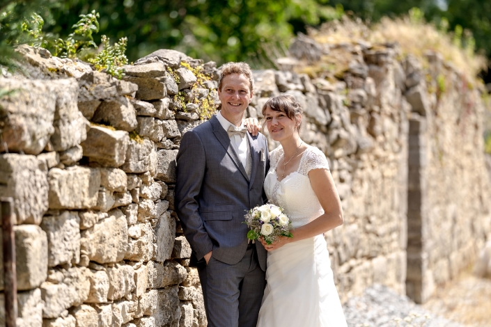 Das Glück des Augenblicks Ein Lächeln sagt mehr als tausend Worte, und das Glück dieses Paares ist in ihren Gesichtern zu sehen, während sie sich eng aneinander schmiegen - Kranichfeld 2025 Canon EOS R5MII & RF 135mm f1.8